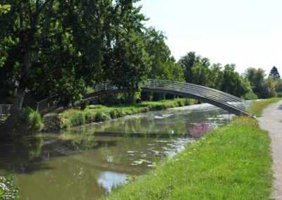 Promenade au bord du canal à Combleux Orléans
